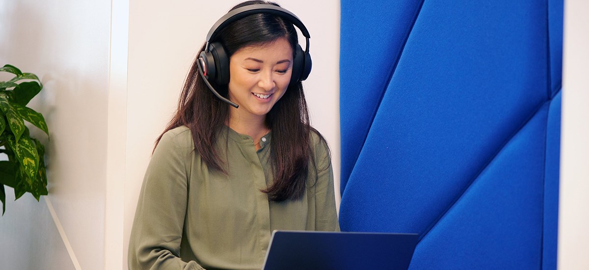 Woman with the kensington H3000 Bluetooth Headset.