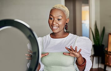 Person using Kensington ring light